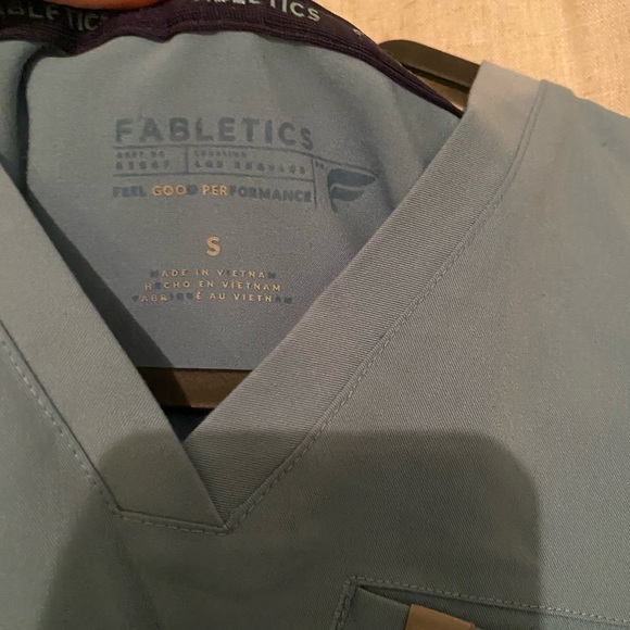 Wave Blue Fabletics Scrub Set - Picture 3 of 8